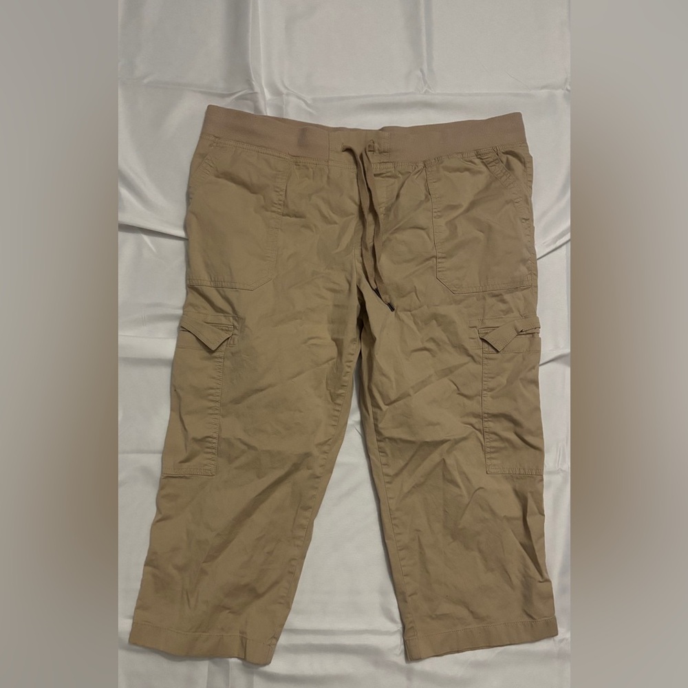 Chaps Women's Tan Cargo Capris